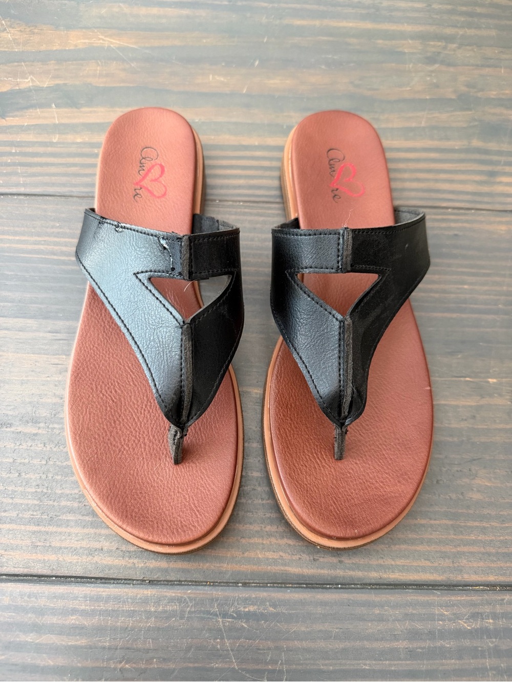 Amote Black Thong Sandals with Brown Footbed 8.5